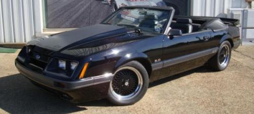 Ford Mustang GT cabriolet.
